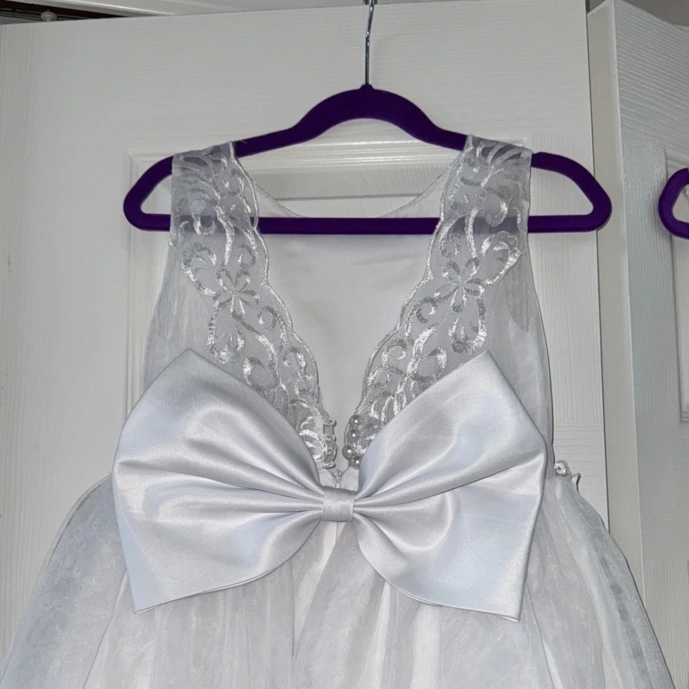 EUC- 1  Flower Girl Dresses- Elegant White Floral Kids Dress - Picture 3 of 8